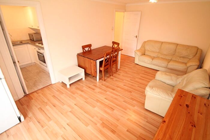 2 Bedroom Flat To Rent In Warham Road, South Croydon, CR2