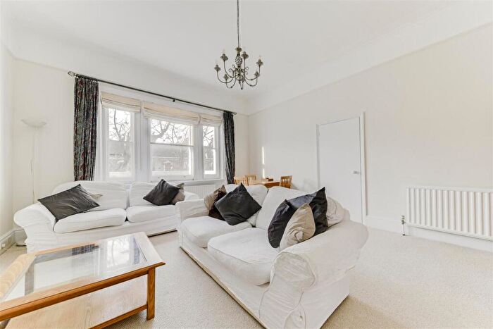 3 Bedroom Flat To Rent In Redcliffe Gardens, Chelsea, SW10