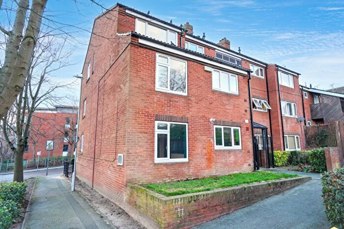 3 Bedroom Flat For Sale In Dryden Street, Nottingham, NG1
