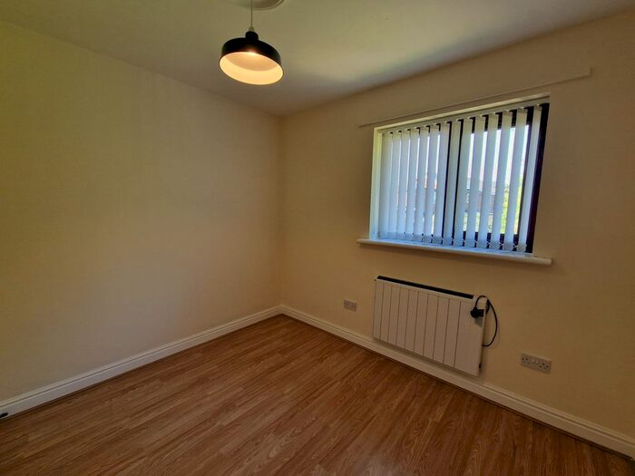 2 Bedroom Flat To Rent In Bilbrook Road, Bilbrook, WV8