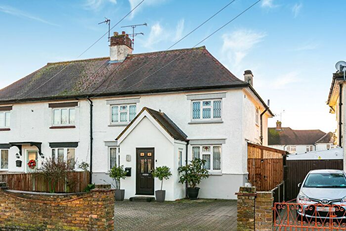 3 Bedroom Semi Detached House For Sale In Worple Avenue, Staines-Upon-Thames, Surrey, TW18
