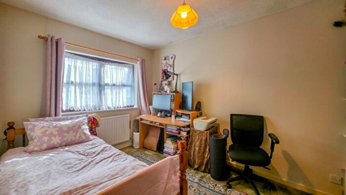 3 Bedroom End Of Terrace House For Sale In Goosander Way, West Thamesmead, SE28