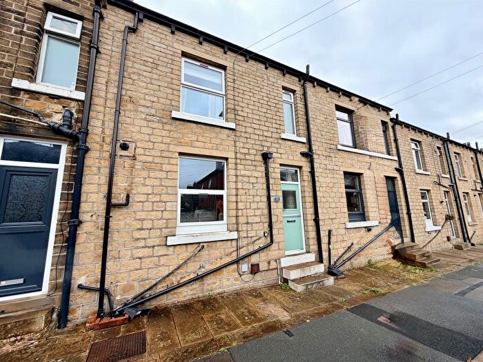 2 Bedroom Terraced House For Sale In Rufford Road, Huddersfield, HD3