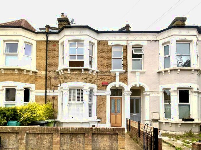 3 Bedroom Flat To Rent In Venner Road, Sydenham, London, SE26