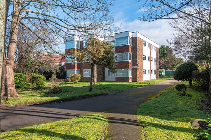 1 Bedroom Flat For Sale In West Avenue, Worthing, West Sussex, BN11