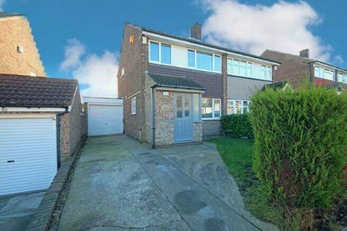 3 Bedroom House To Rent In Medlock Crescent, Handsworth, Sheffield, S13