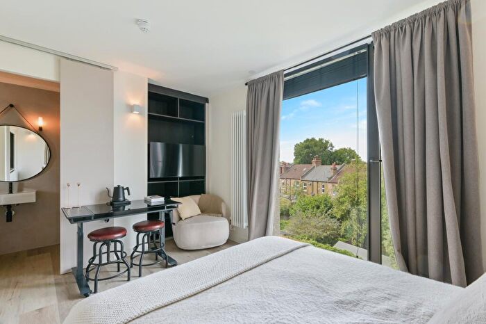 Studio To Rent In Greenhill Way, Harrow, HA1