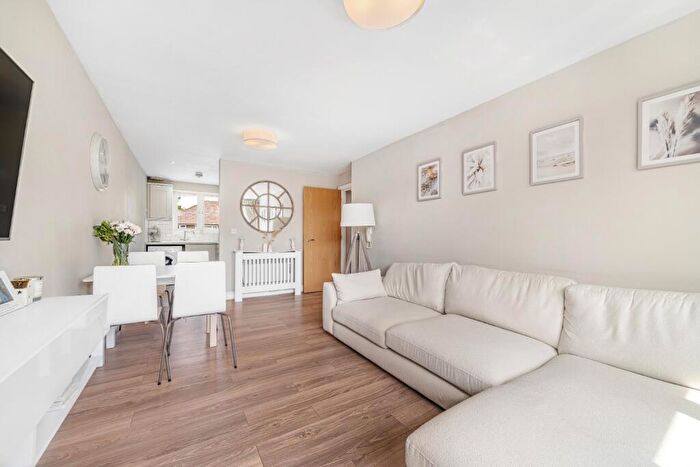 1 Bedroom Apartment For Sale In Westerham Drive, Sidcup, Kent, DA15