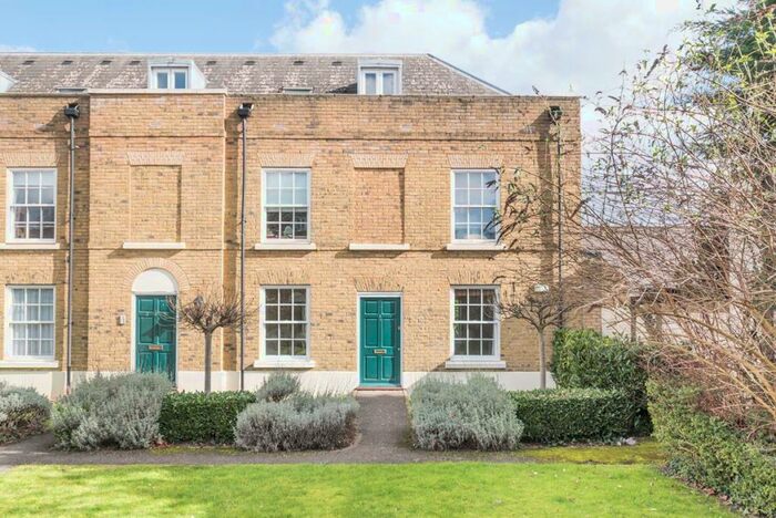 1 Bedroom Flat To Rent In Lysander Gardens, Ewell Road, KT6