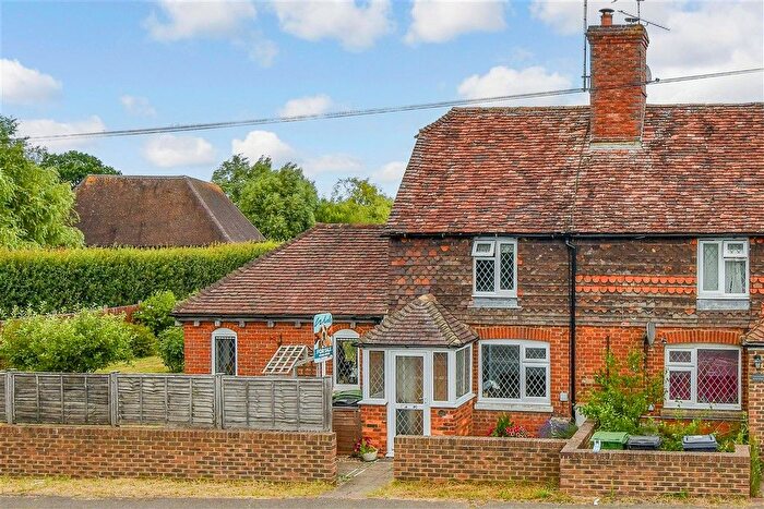 3 Bedroom End Of Terrace House For Sale In Maidstone Road, Tonbridge, Kent, TN12