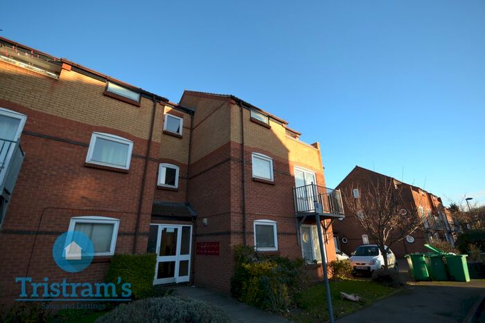 2 Bedroom Flat To Rent In Tonnelier Road, Dunkirk, Nottingham NG7