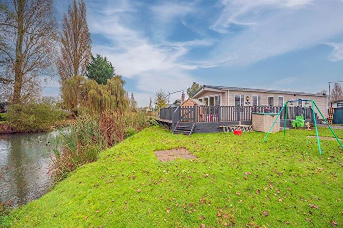 3 Bedroom Park Home For Sale In Crow Lane, Little Billing, Northampton, NN3