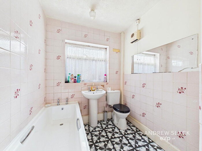 2 Bedroom Detached Bungalow For Sale In Sheepbridge Lane, Mansfield, NG18