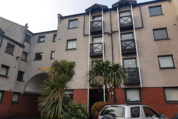 2 Bedroom Flat To Rent In New Bells Court, Edinburgh, EH6