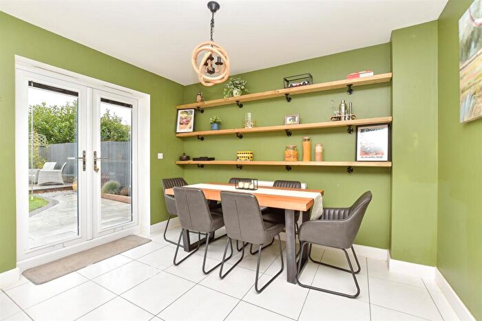 3 Bedroom Detached House For Sale In Haffenden Avenue, Sittingbourne, Kent, ME10