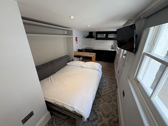 Apartment To Rent In Studio Flat, Gloucester Place, Baker Street, NW1