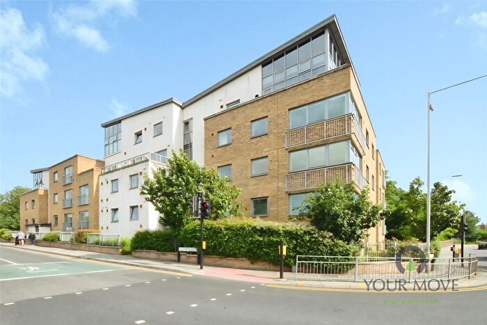 2 Bedroom Flat For Sale In Lamberts Road, Surbiton, KT5