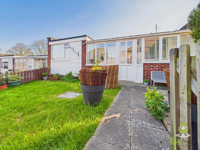 2 Bedroom Bungalow For Sale In Kyetop Walk, Gillingham, Kent, ME8