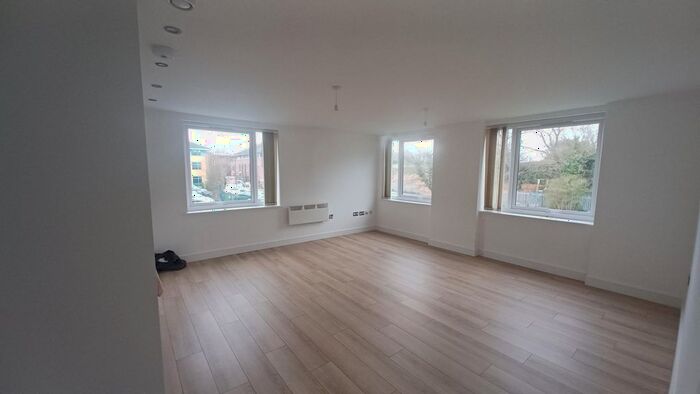 2 Bedroom Flat To Rent In Carrs Road, Cheadle, SK8
