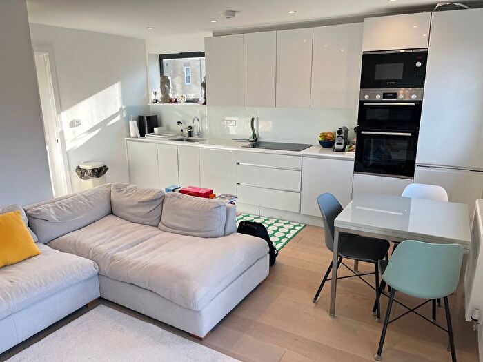 1 Bedroom Flat To Rent In Plantagenet Road, Barnet, New Barnet, EN5