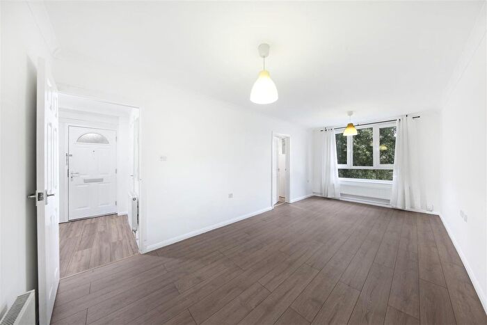 2 Bedroom Flat For Sale In King Street, Plaistow, E13