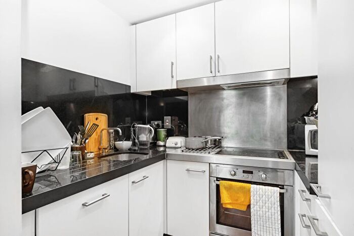 1 Bedroom Flat To Rent In New Providence Wharf, Fairmont Avenue, E14