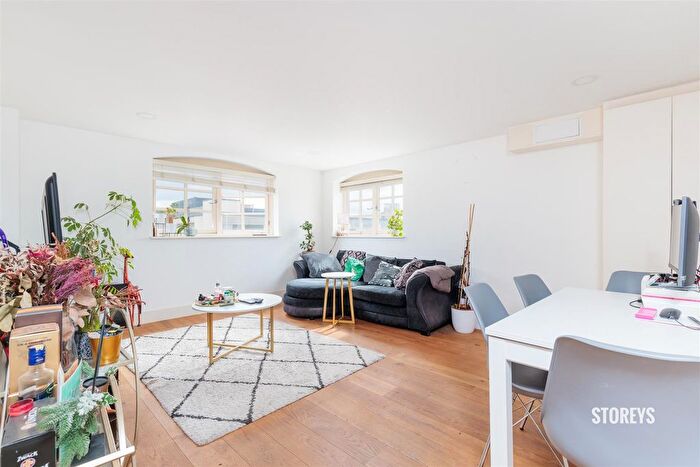 2 Bedroom Flat To Rent In Kingsland Road, Hackney, London, E2