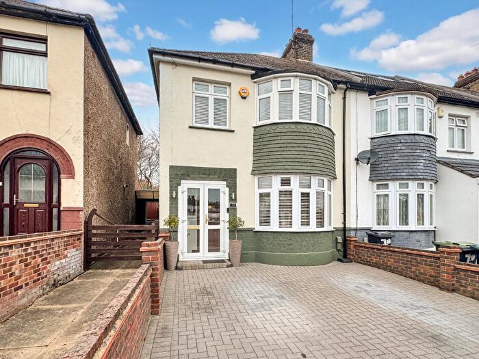 3 Bedroom End Of Terrace House For Sale In Abbey Road, Gravesend, Kent, DA12