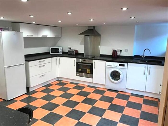 3 Bedroom Terraced House For Sale In Cross Lane, Huddersfield, HD4