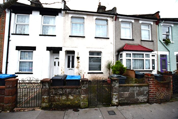 2 Bedroom Terraced House To Rent In Exeter Road, East Croydon, Surrey, CR0