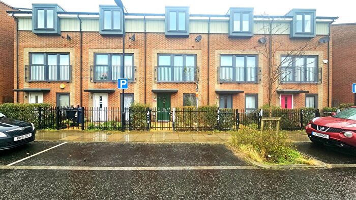 4 Bedroom Terraced House For Sale In Isambard Road, Southall, Greater London, UB2