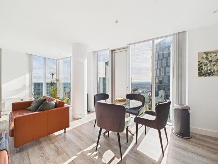 3 Bedroom Apartment For Sale In Finsbury Park, London, N4
