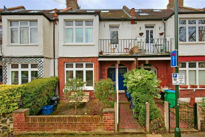 2 Bedroom Flat To Rent In Moor Mead Road, St Margarets, Twickenham, TW1