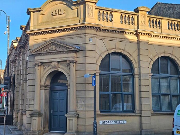 1 Bedroom Flat To Rent In George Street, Huddersfield, West Yorkshire, HD3