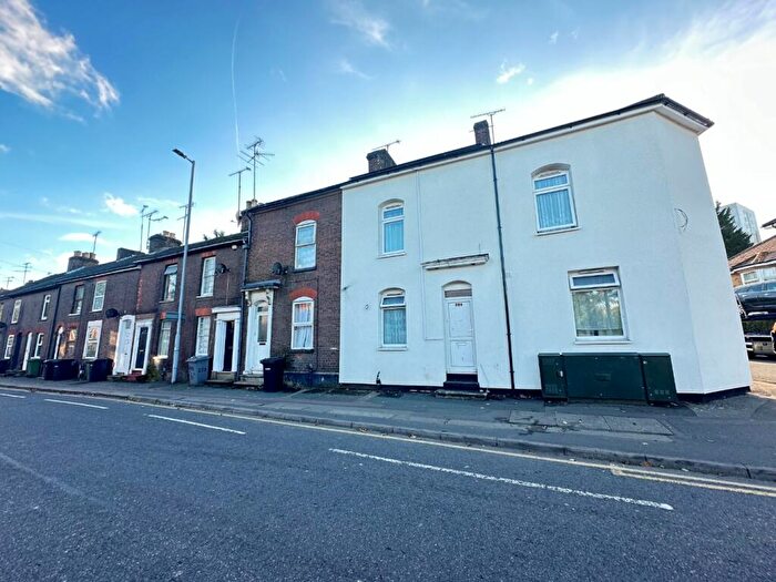 Studio To Rent In Park Street, Luton, Bedfordshire, LU1