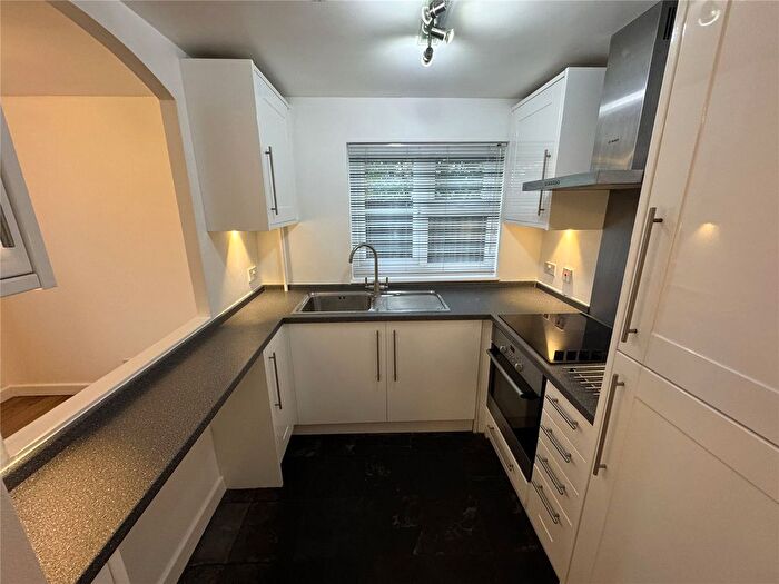 2 Bedroom Flat To Rent In Wych Hill Park, Woking, Surrey, GU22