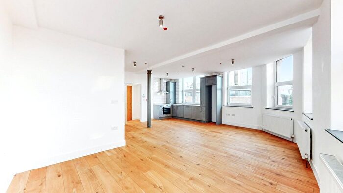 1 Bedroom Flat To Rent In Goswell Road, Clerkenwell, EC1V