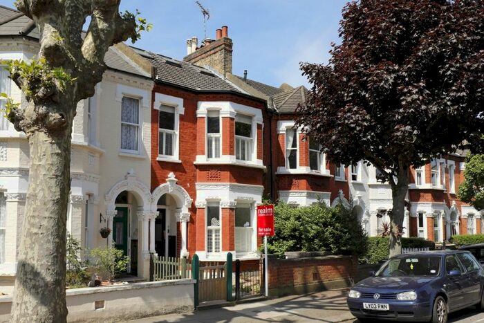3 Bedroom Flat To Rent In Geraldine Road, Wandsworth, SW18