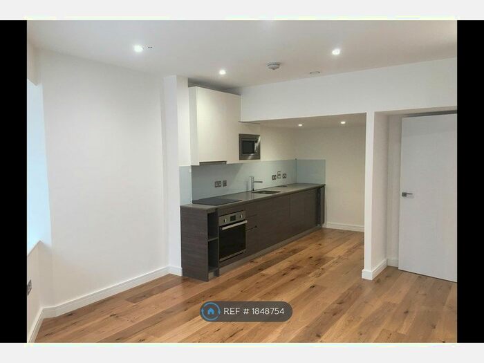 1 Bedroom Flat To Rent In Central House, Hounslow, TW3