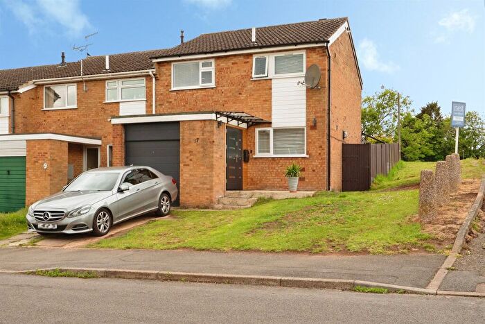 3 Bedroom End Of Terrace House For Sale In Sonning Way, Glen Parva, Leicester, LE2