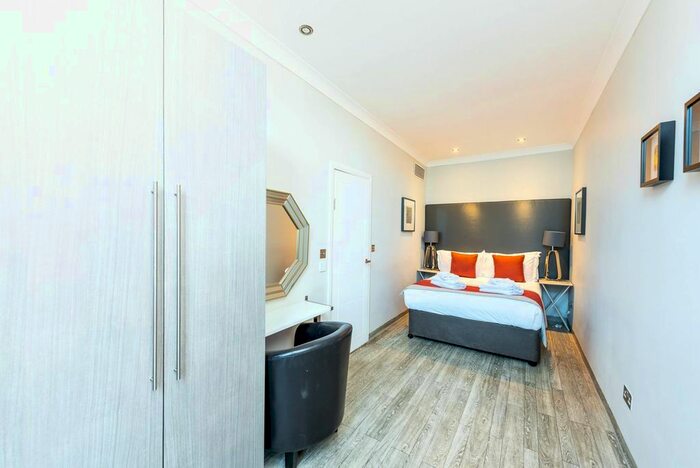 1 Bedroom Flat To Rent In Earls Court, Earls Court, London, SW5