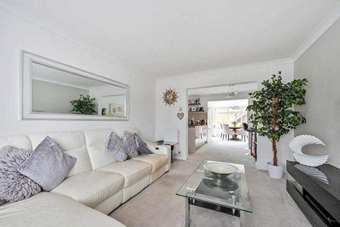 3 Bedroom Detached House For Sale In Turner Close, Burpham, Guildford, GU4