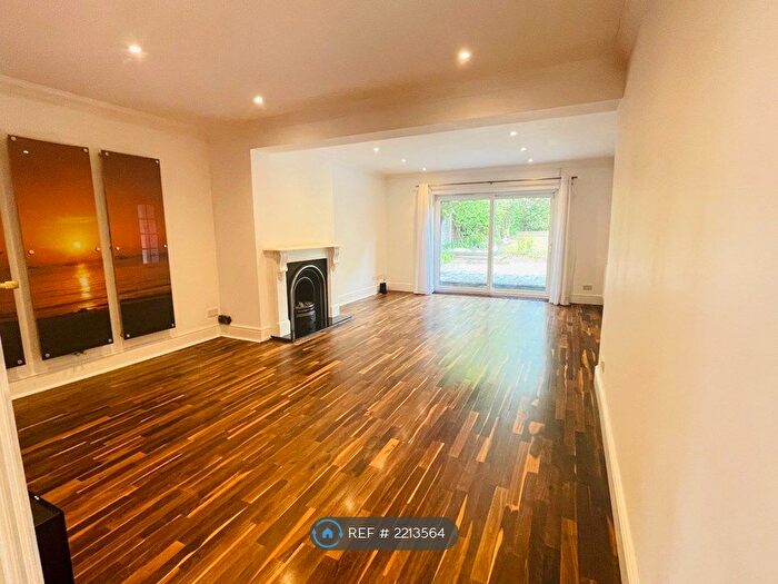 4 Bedroom Detached House To Rent In Courtlands Drive, Watford, WD17