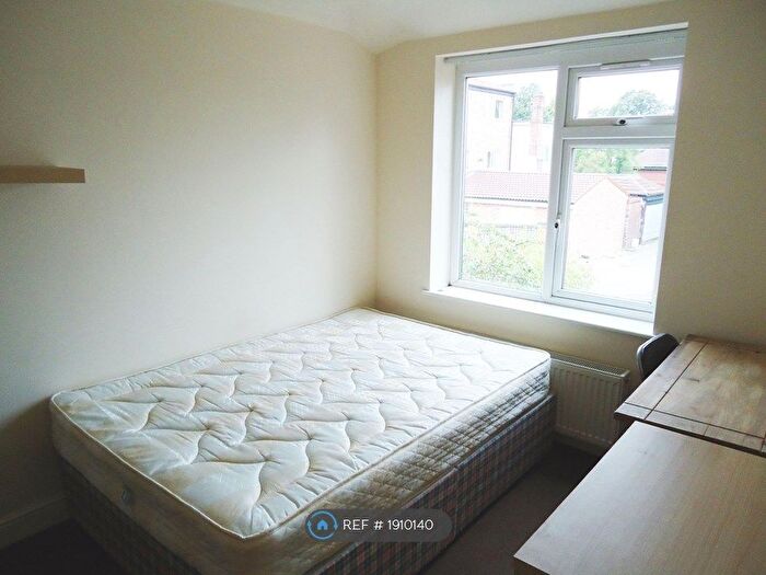 6 Bedroom Semi-Detached House To Rent In Yew Tree Road, Manchester, M14