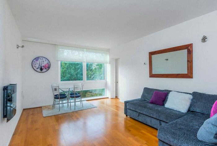 1 Bedroom Flat To Rent In Upper Richmond Road, Putney, London, SW15