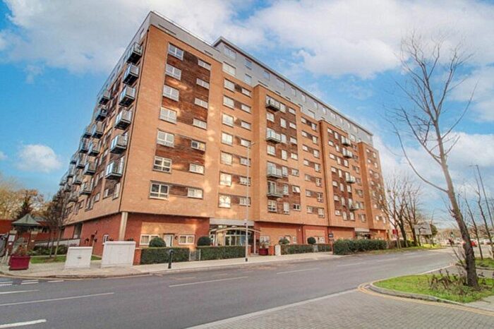 1 Bedroom Apartment For Sale In Cherrydown East, Basildon, Essex, SS16