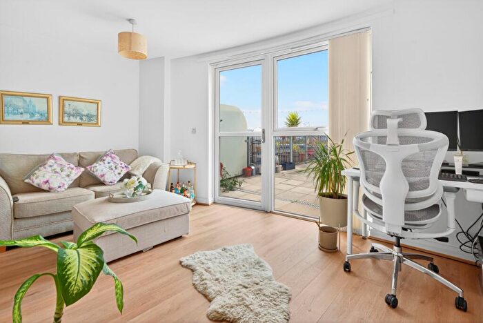 1 Bedroom Apartment To Rent In Queensland Road, Islington, London, N7