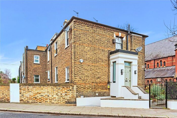 1 Bedroom Flat To Rent In St Peters Terrace, Munster Village, SW6