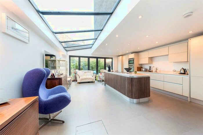 5 Bedroom Terraced House To Rent In Cathles Road, London, SW12