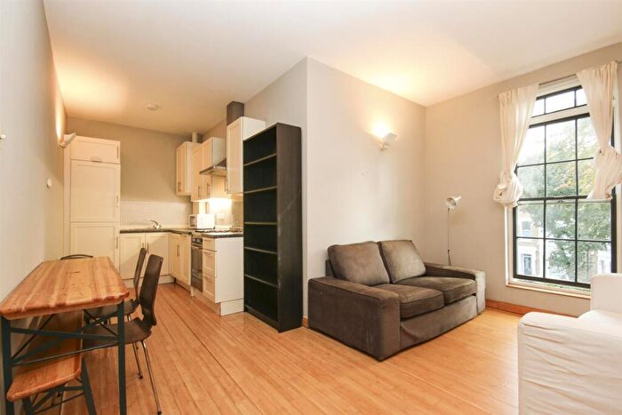 3 Bedroom Apartment To Rent In Hanley Road, N4